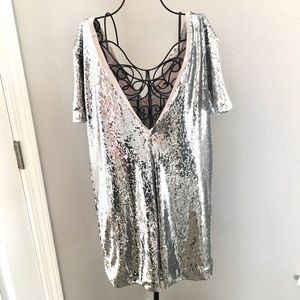 SEQUIN SHIFT DRESS FROM TOBI! SIZE LARGE! WORN ONCE!!